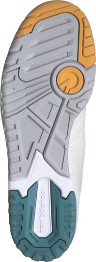 550 Basketball Sneaker