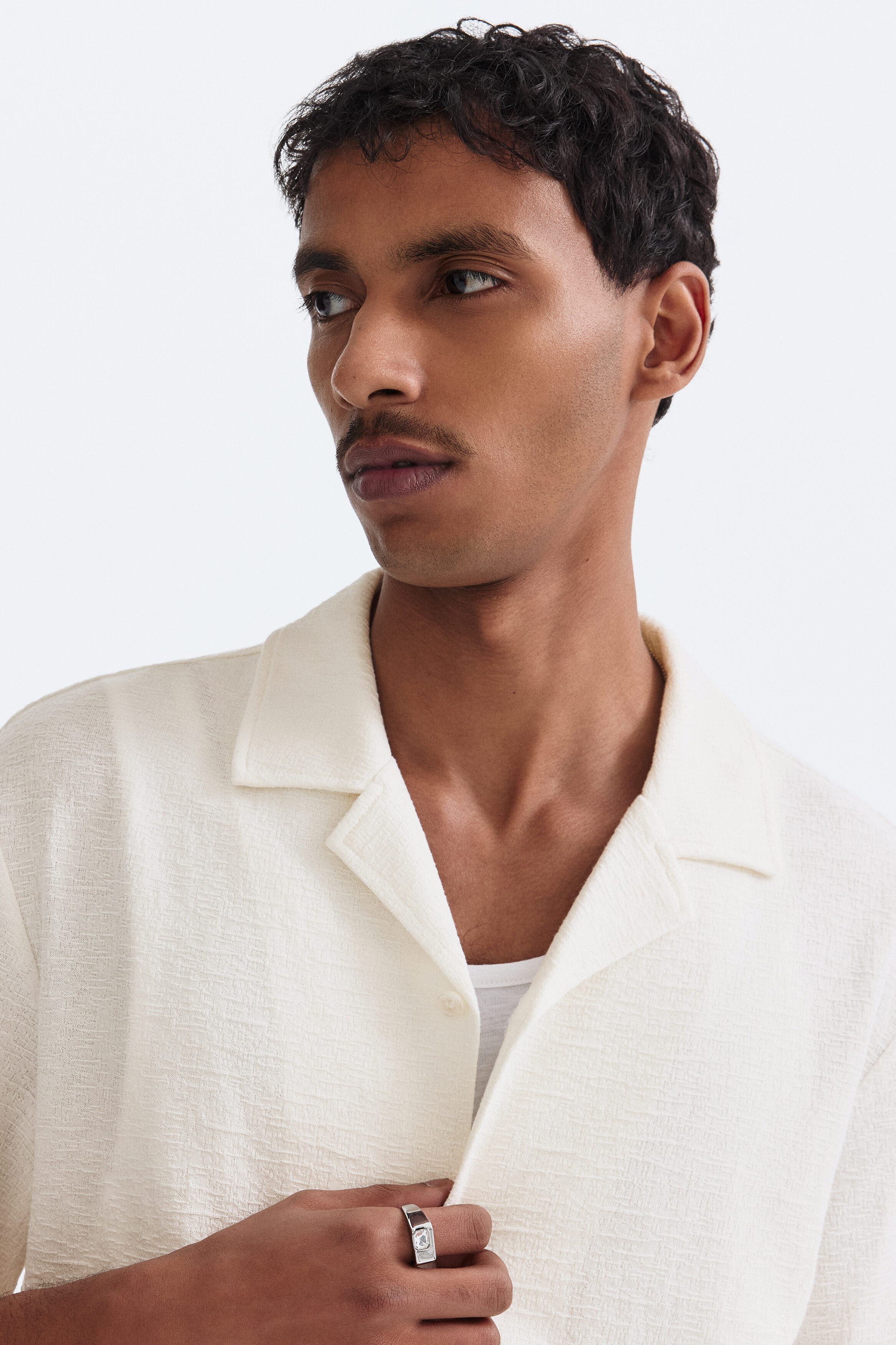 Regular-fit resort shirt - image 4