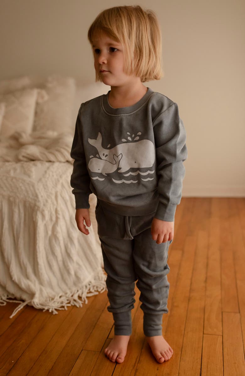 L'ovedbaby Organic Cotton Fleece Graphic Sweatshirt & Joggers Set, Alternate, color, Moonstone Whale
