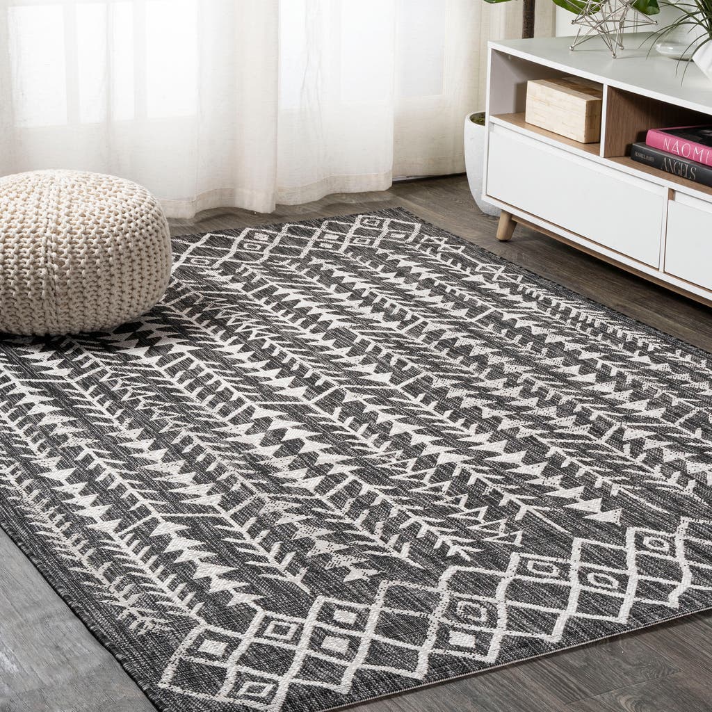 Jonathan Y Tokay Bohemian Geometric Indoor/outdoor Area Rug In Black/ivory