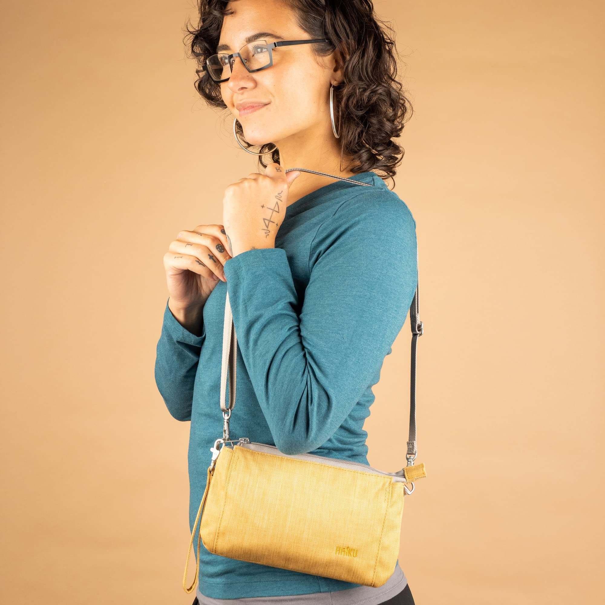 Stride Wristlet Wallet, Alternate, color, Honeycomb