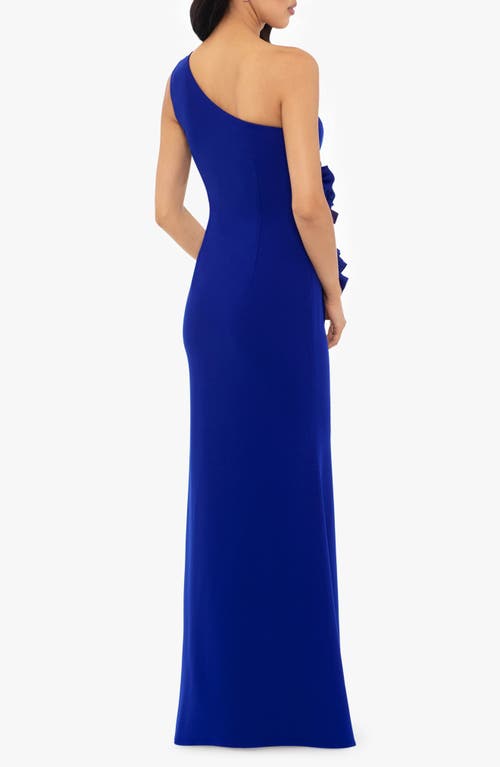 BETSY & ADAM BETSY & ADAM ROSETTE ONE-SHOULDER TRUMPET GOWN