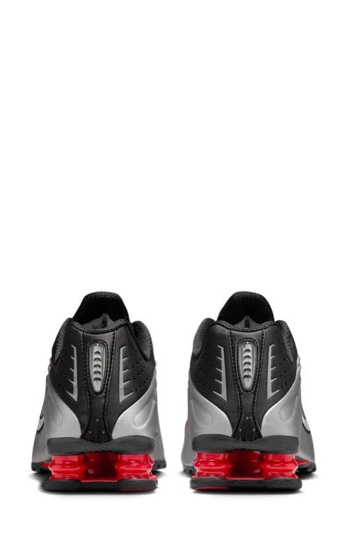 Nike Shox R4 Sneakers Contrast Sole In Multi