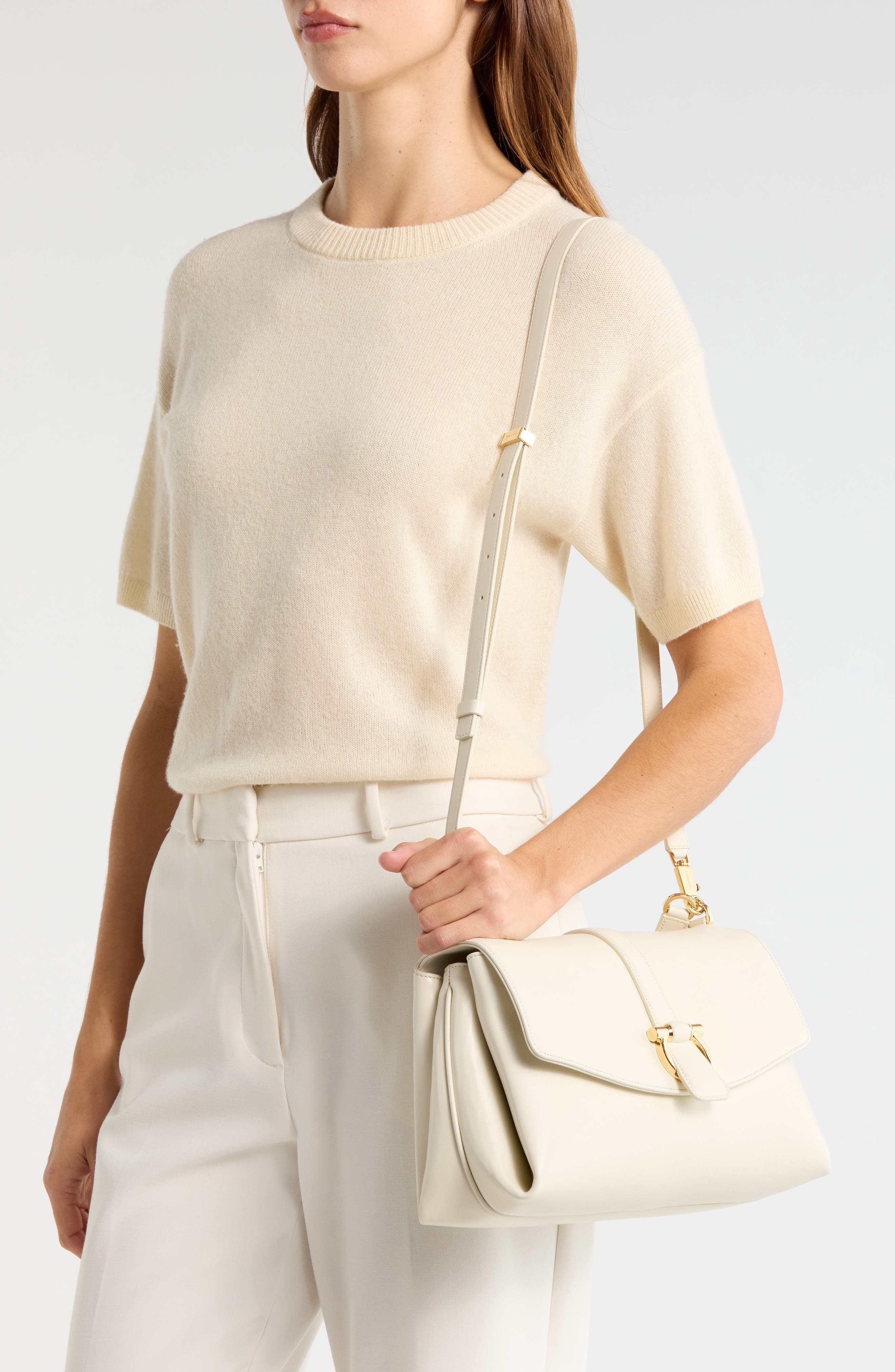 Женские сумки FERRAGAMO Medium Leather Top Handle Bag — фото 2