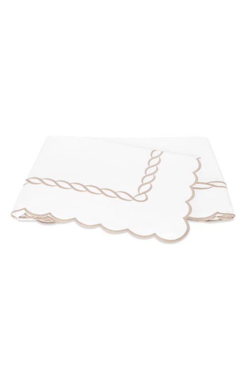 Matouk Classic Chain Scallop 600 Thread Count Flat Sheet In Dune