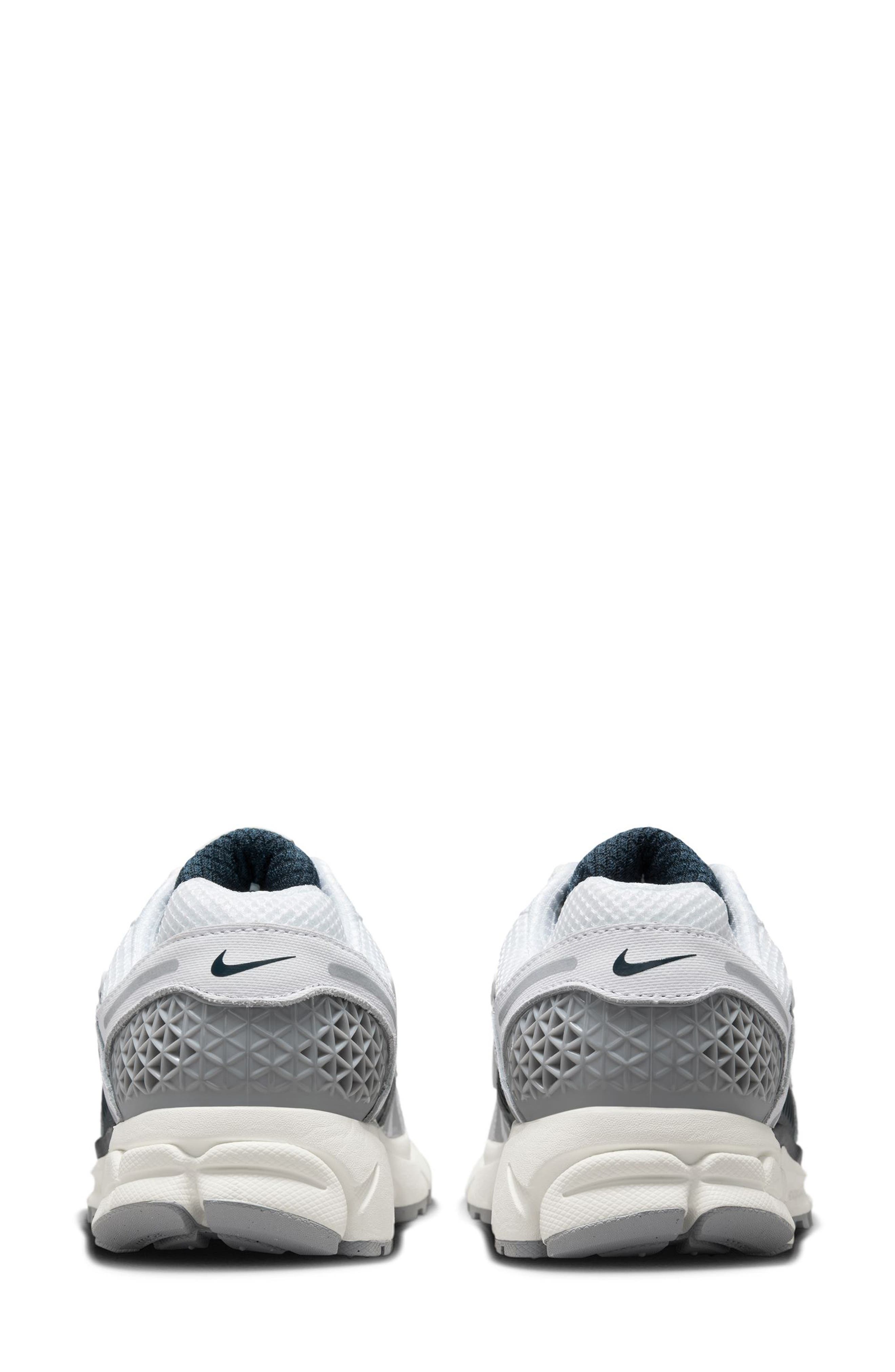 Nike Zoom Vomero 5 Sneaker, Alternate, color, 