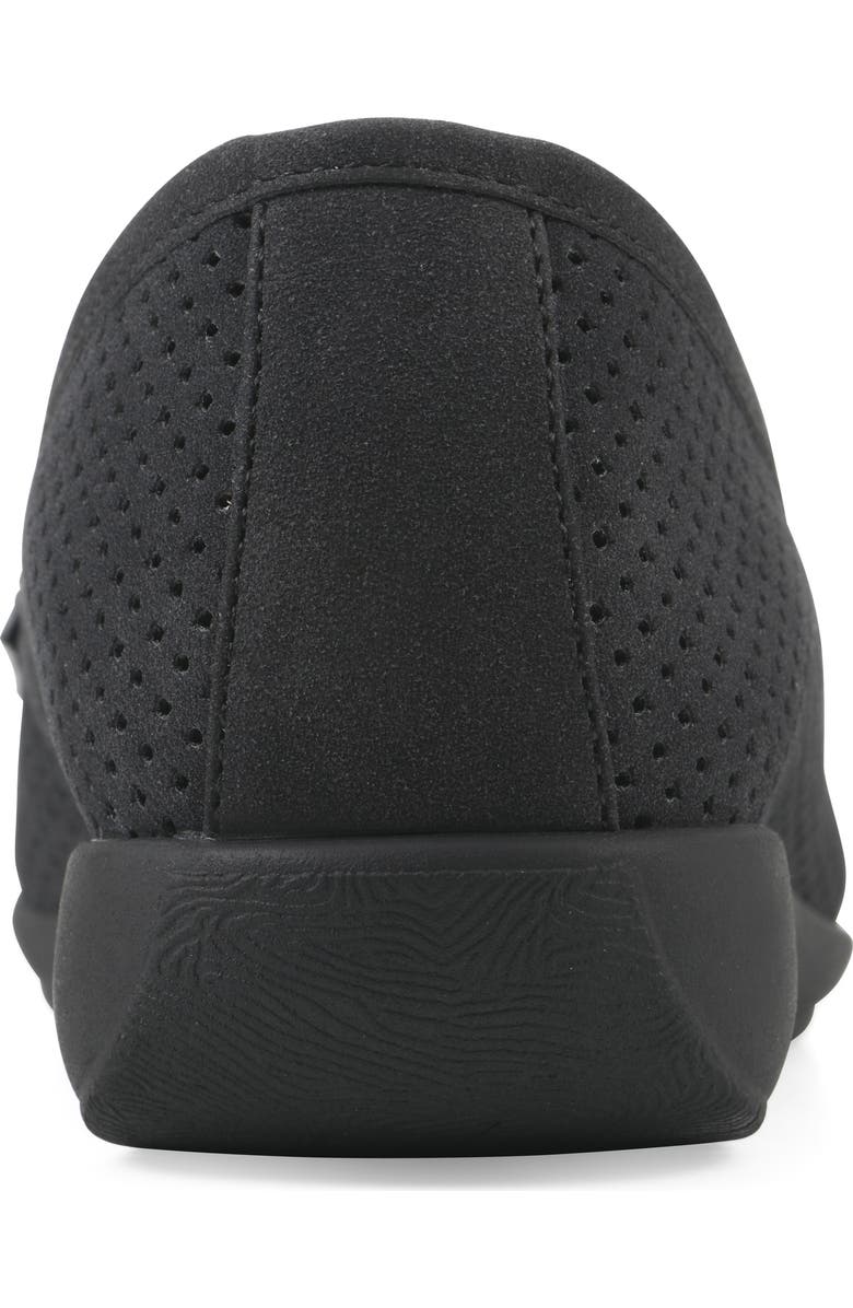CLIFFS BY WHITE MOUNTAIN Samson Loafer, Alternate, color, Black/ Nubuck