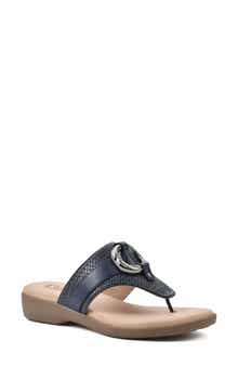 CLIFFS BY WHITE MOUNTAIN Benedict Wedge Thong Sandal