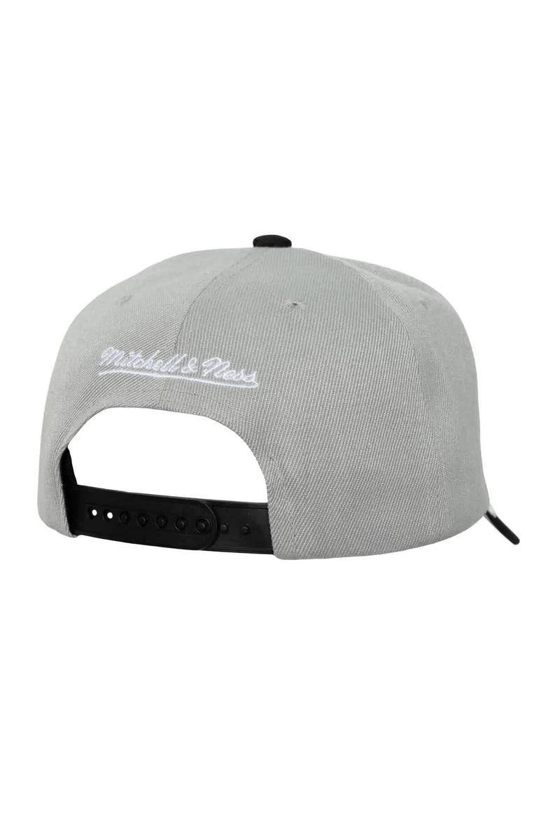 Men's Mitchell & Ness Gray/Black Los Angeles Kings Underarch Two-Tone Pro Crown Snapback Hat, Alternate, color, Silver