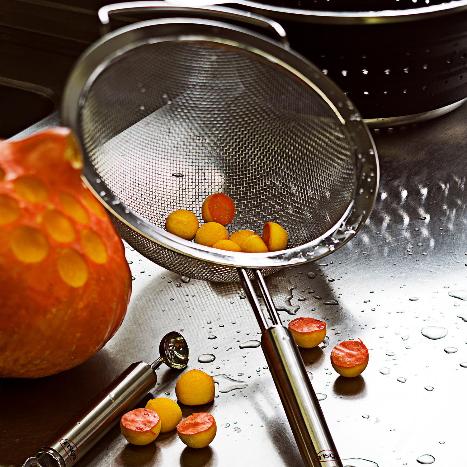 Rosle Stainless Steel Round Handle Fine Mesh Kitchen Strainer - Thumbnail 3