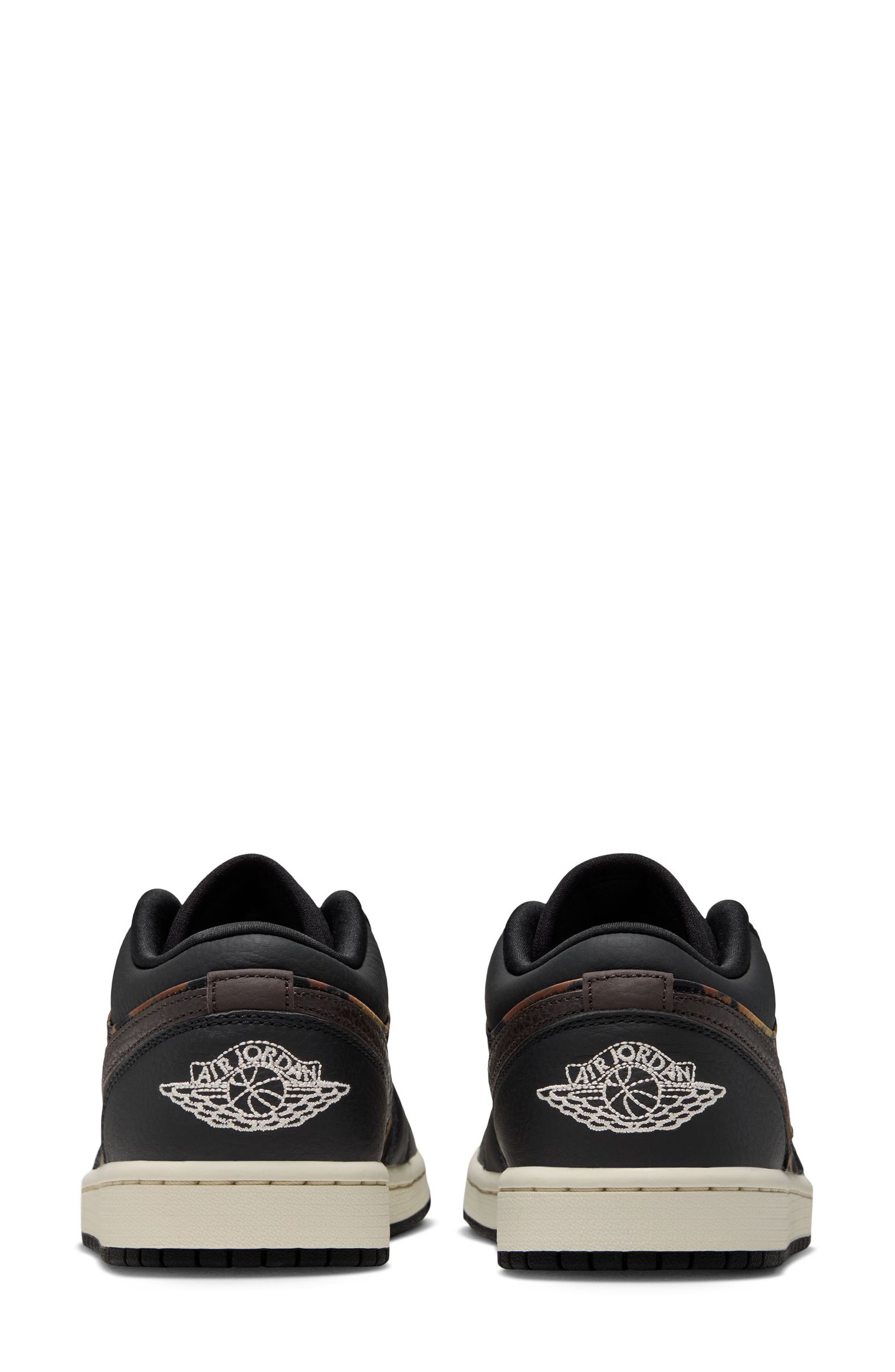 Air Jordan 1 Low Basketball Sneaker, Alternate, color, 001 BLACK/CHALK