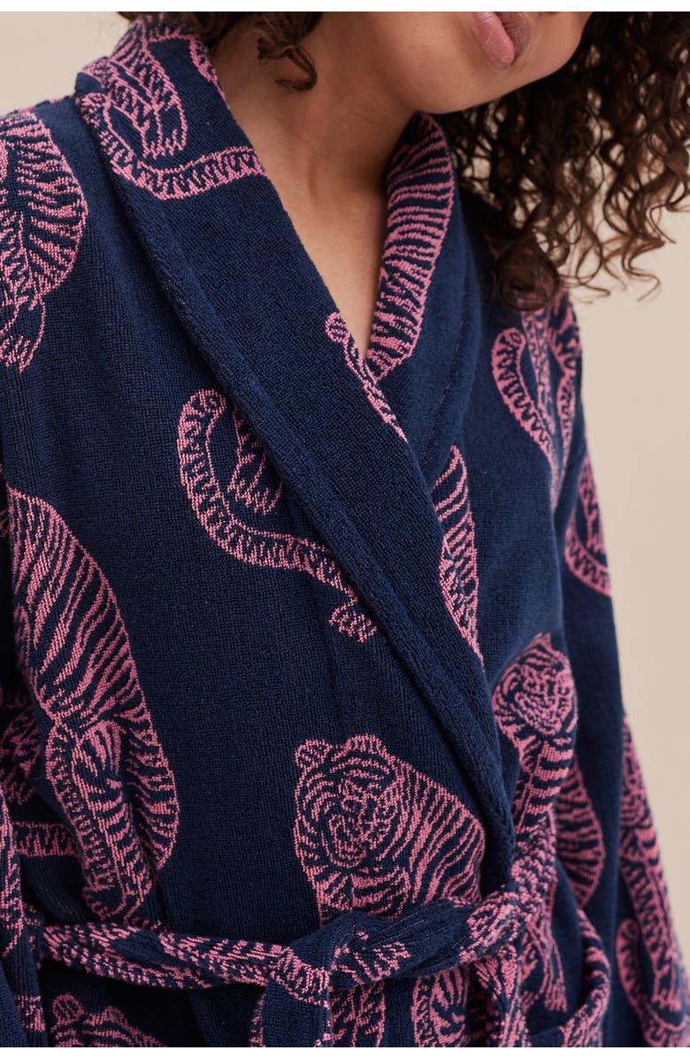 Desmond & Dempsey Unisex Towel Robe, Alternate, color, Tiger Navy/Pink