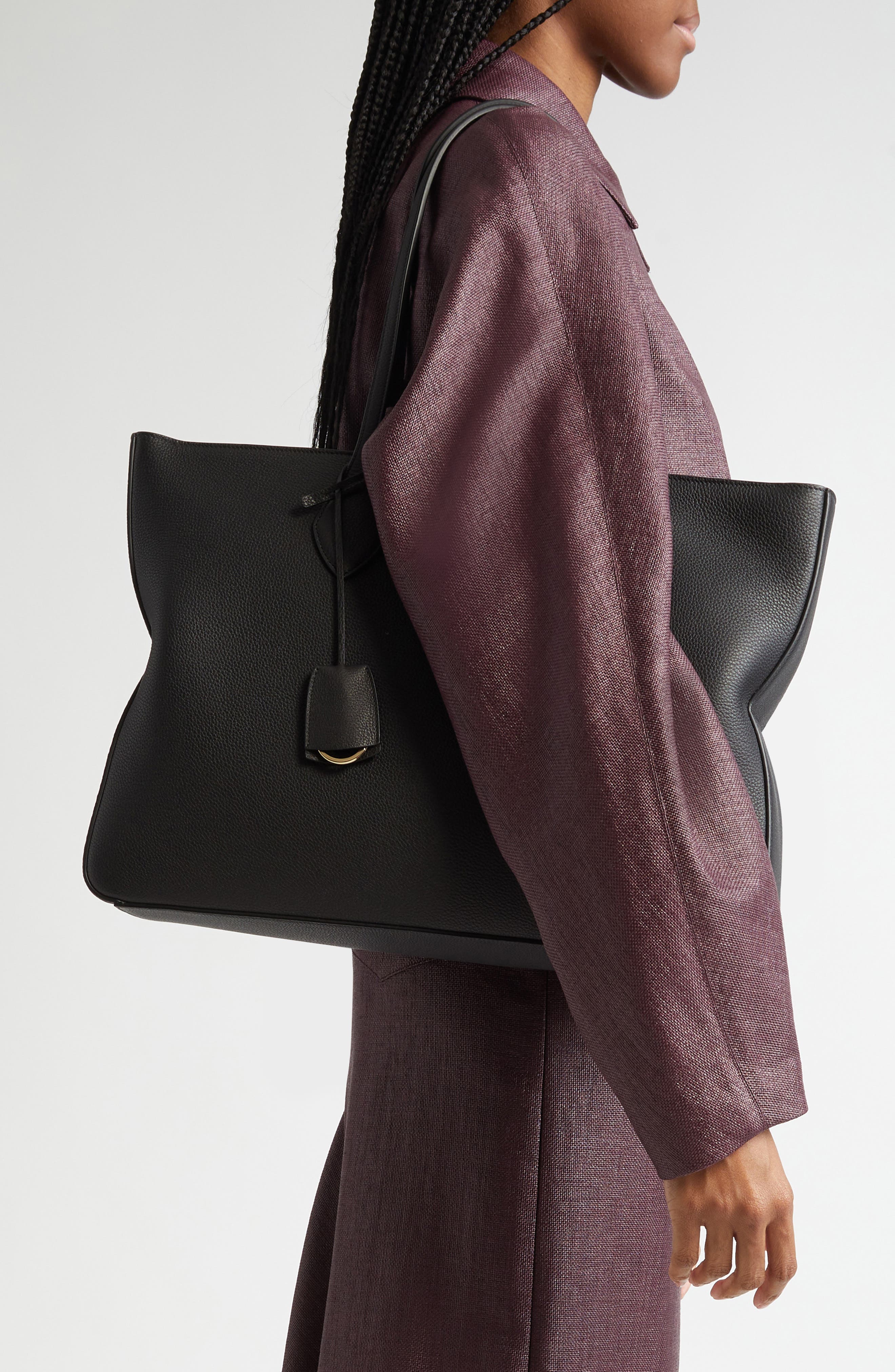 FERRAGAMO Medium Star Leather Tote, Alternate, color, Nero