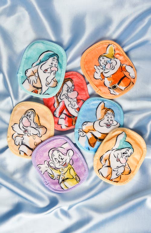 THE ORIGINAL MAKEUP ERASER THE ORIGINAL MAKEUP ERASER X DISNEY® SNOW WHITE 7-DAY REUSABLE MAKEUP ERASER SET WITH LAUNDRY BAG