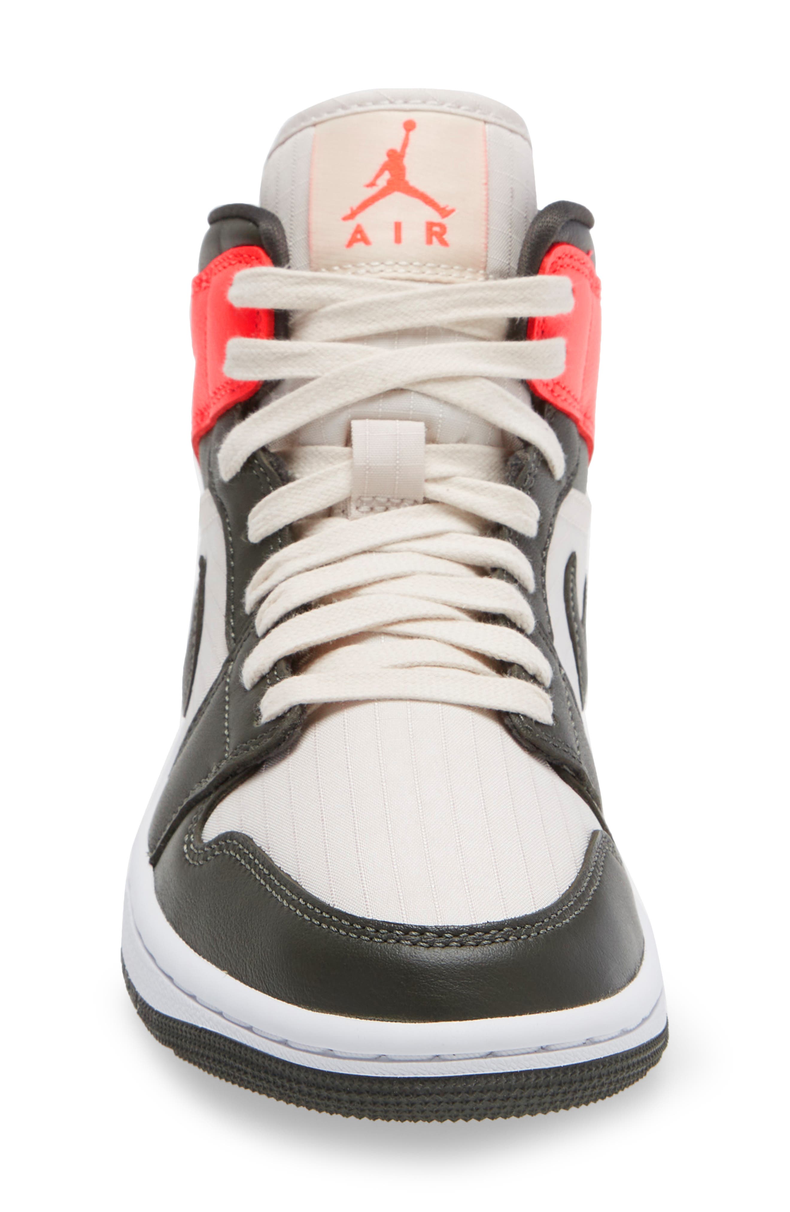 Jordan Air Jordan 1 Mid SE Sneaker, Alternate, color, Light Orewood Brown/ Newsprint