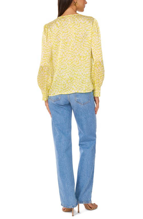 VINCE CAMUTO VINCE CAMUTO ABSTRACT PRINT SHIRRED BUTTON-UP SHIRT 