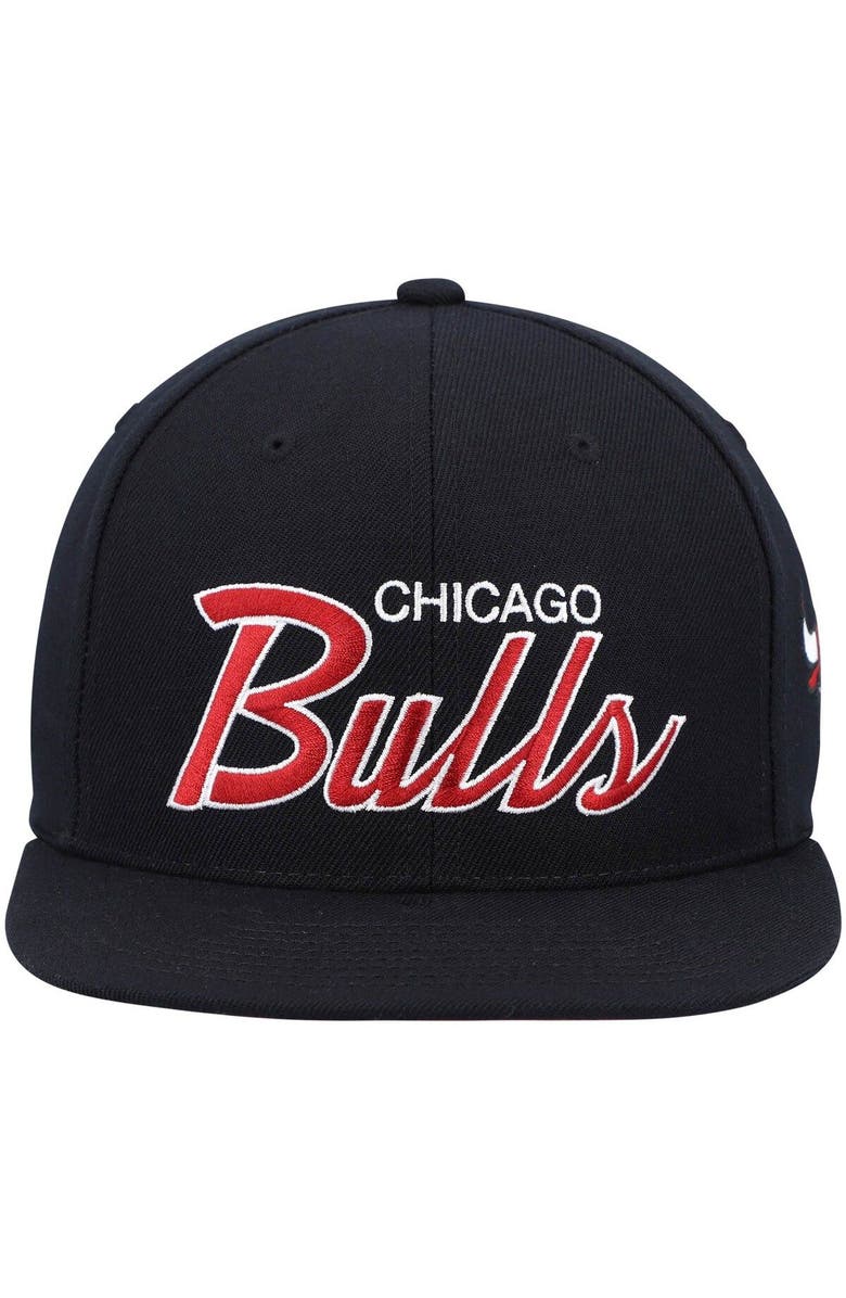 Mitchell & Ness Men's Mitchell & Ness Black Chicago Bulls Hardwood Classics Script 2.0 Snapback Hat, Alternate, color, Black