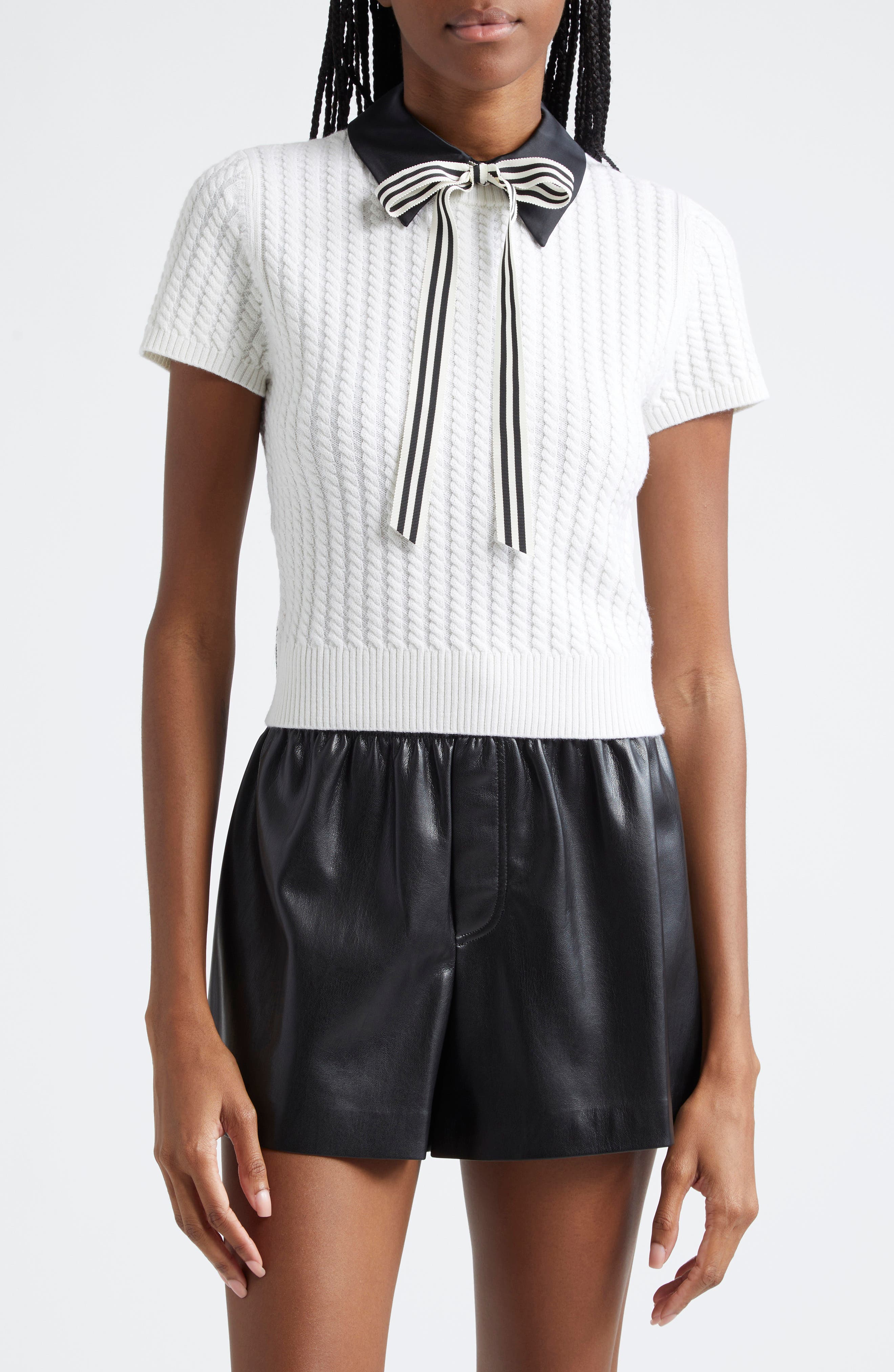 selected SOFT WHITE/ BLACK