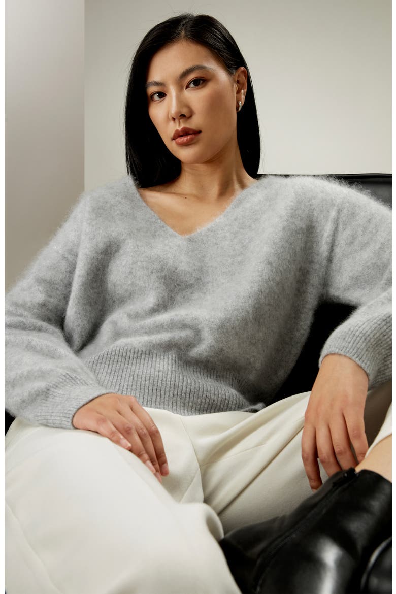 Women's Cropped V-Neck Cashmere Sweater, Alternate, color, Light Gray