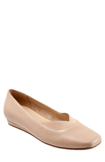 SoftWalk® Vianna Flat in Nude at Nordstrom Rack, Size 6.5