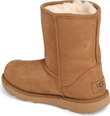 UGG Kids Classic Short II Weatherproof Size 4 outlets Chestnut