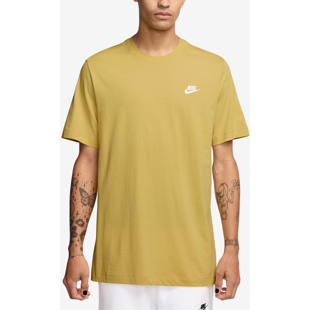 Nike Sportswear Club Crew Neck T-shirt In Green