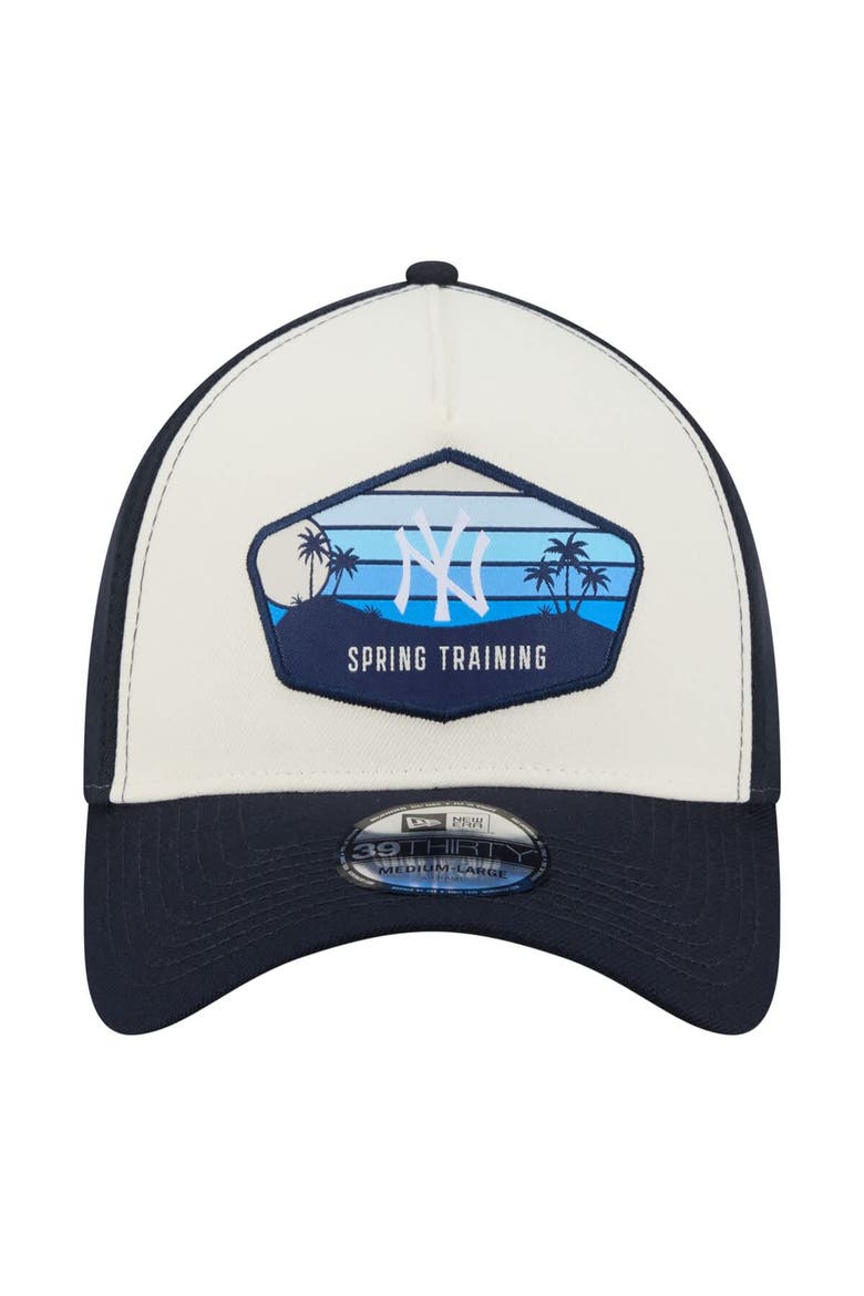 Men's New Era  Stone New York Yankees 2026 Spring Training Fan Pack Gradient 39THIRTY Flex Hat, Alternate, color, Stone