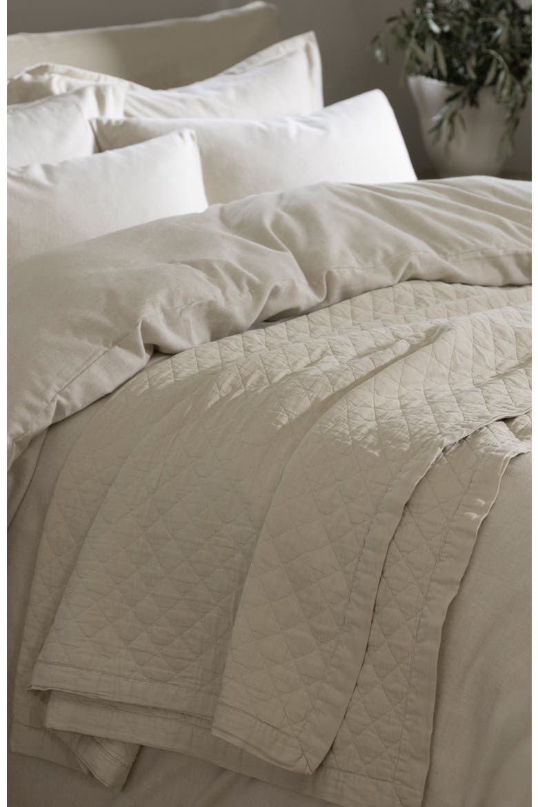 Porto Luxury Diamond Quilted Throw, Alternate, color, Biscuit