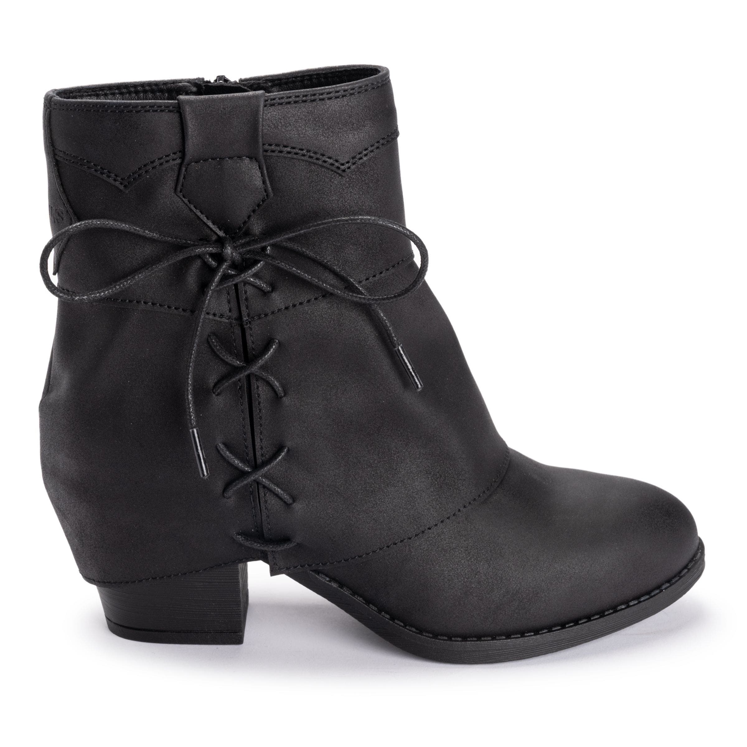 Women's Yuki Short Ankle Boots, Alternate, color, Black