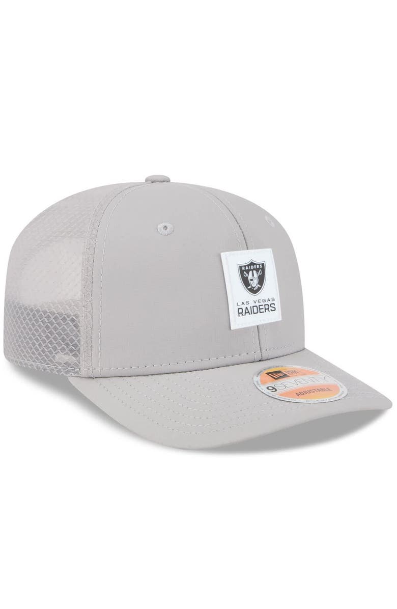 New Era Men's New Era Gray Las Vegas Raiders 2025 Sideline 9SEVENTY Adjustable Trucker Hat, Alternate, color,