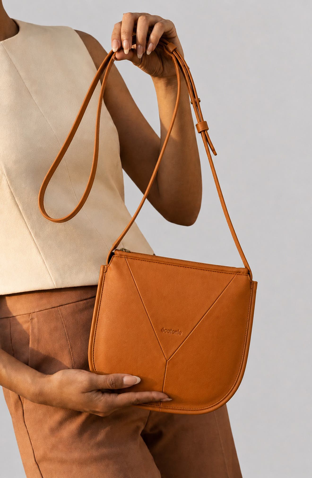 Sissy Leather Crossbody Bag, Alternate, color, CARAMEL