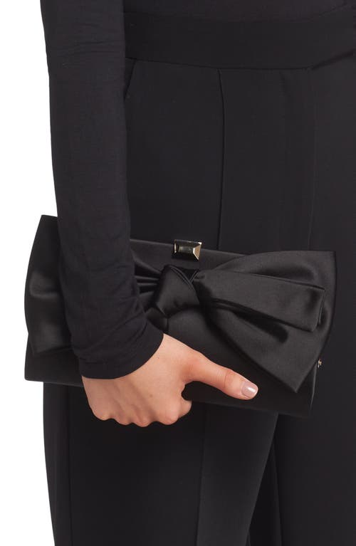 Stuart Weitzman The Vip Loveknot Clutch In Black