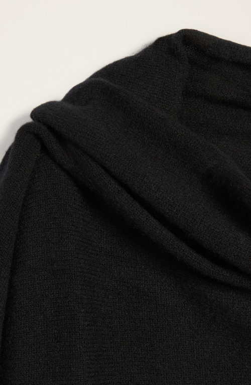 Italic Amara Cashmere Wrap In Black