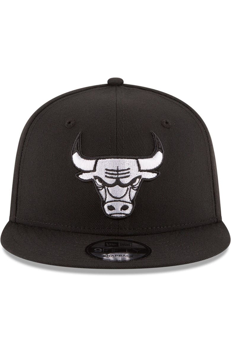 New Era Men's New Era Black Chicago Bulls Black & White Logo 9FIFTY Adjustable Snapback Hat, Alternate, color,