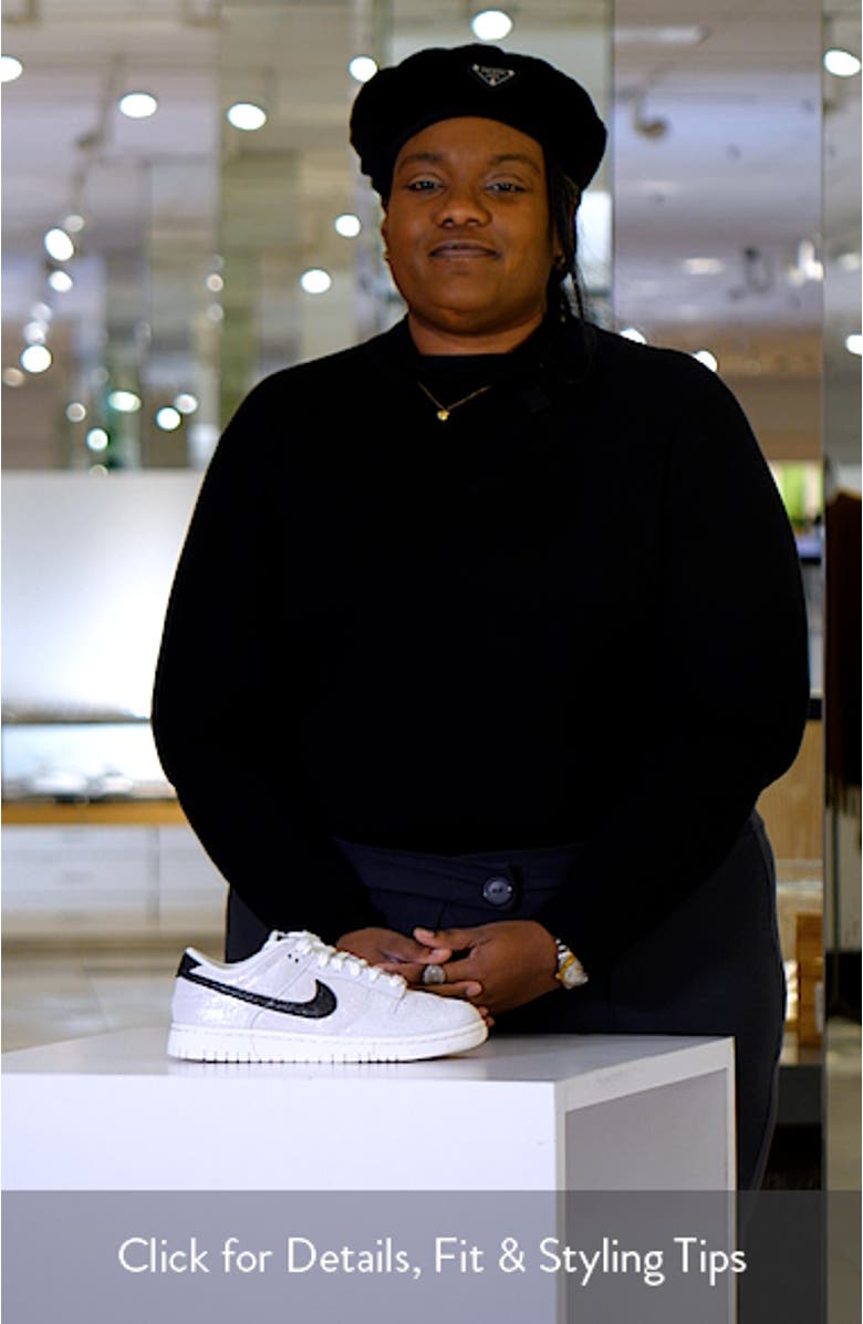 Dunk Low Top Sneaker