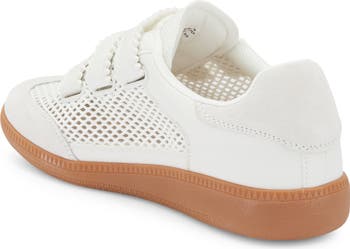 Momentum Sneaker