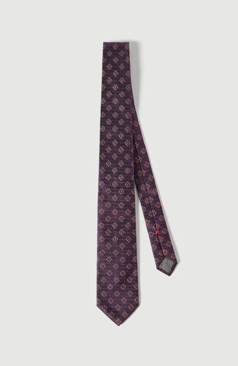 Silk tie with geometric pattern