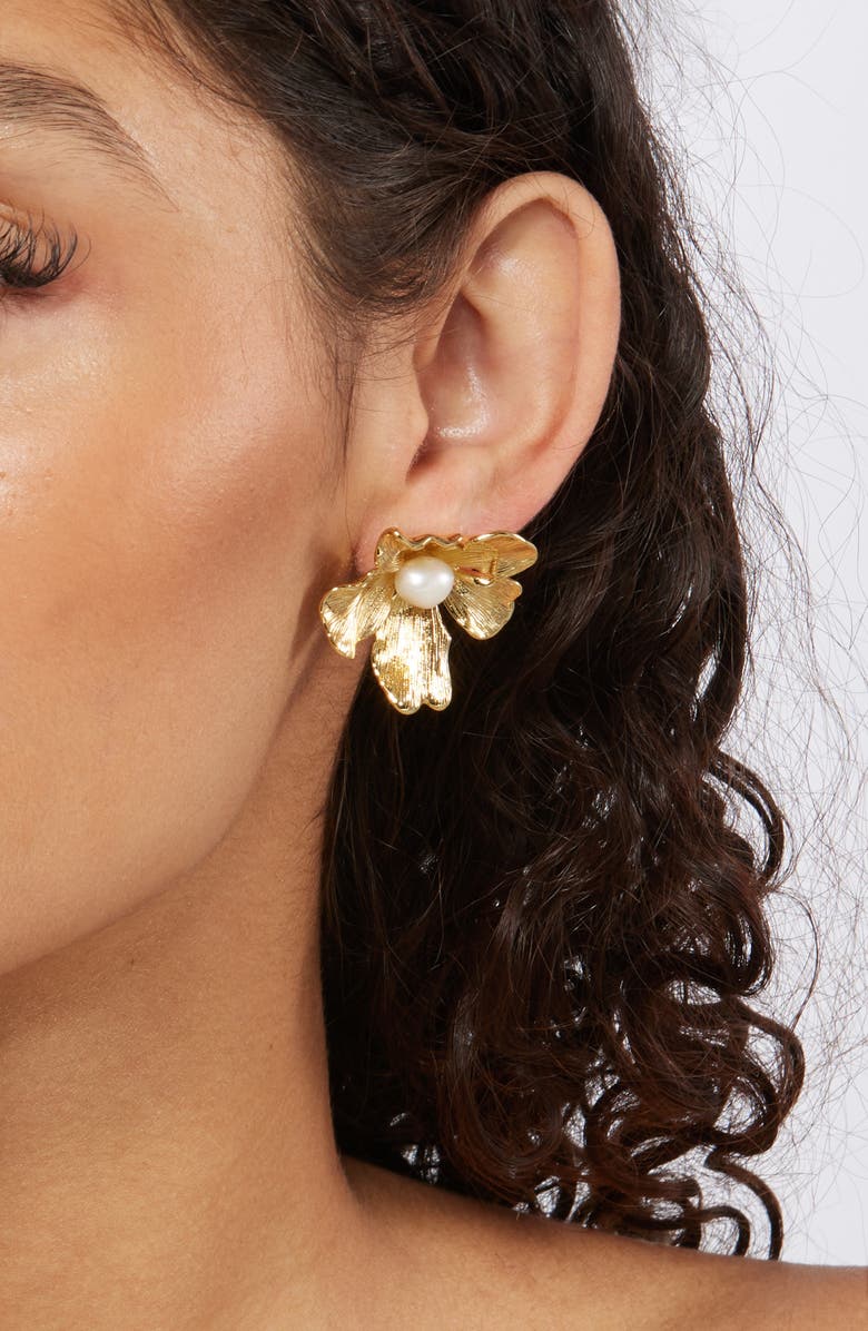 Kenneth Jay Lane Pearl Flower Stud Earrings, Alternate, color, Gold