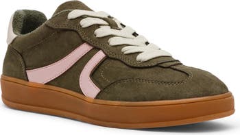 Voyage Sneaker