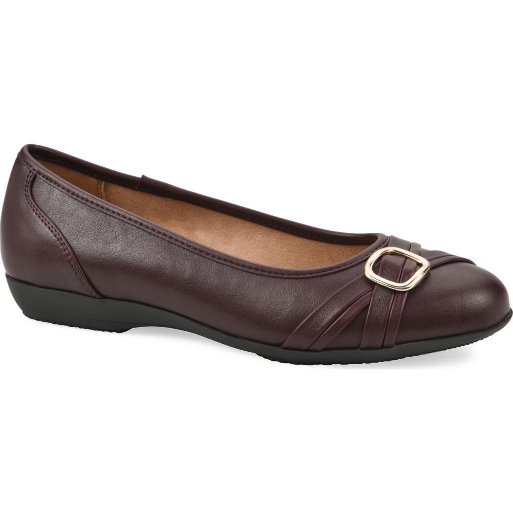 Cliffs By White Mountain Calming Buckle Strap Flat In Dk Burgundy/ Smooth