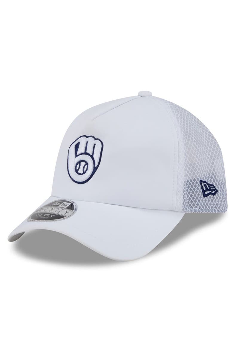 New Era Men's New Era White Milwaukee Brewers 2026 Batting Practice Apex 9FORTY Adjustable Trucker Hat, Main, color, White