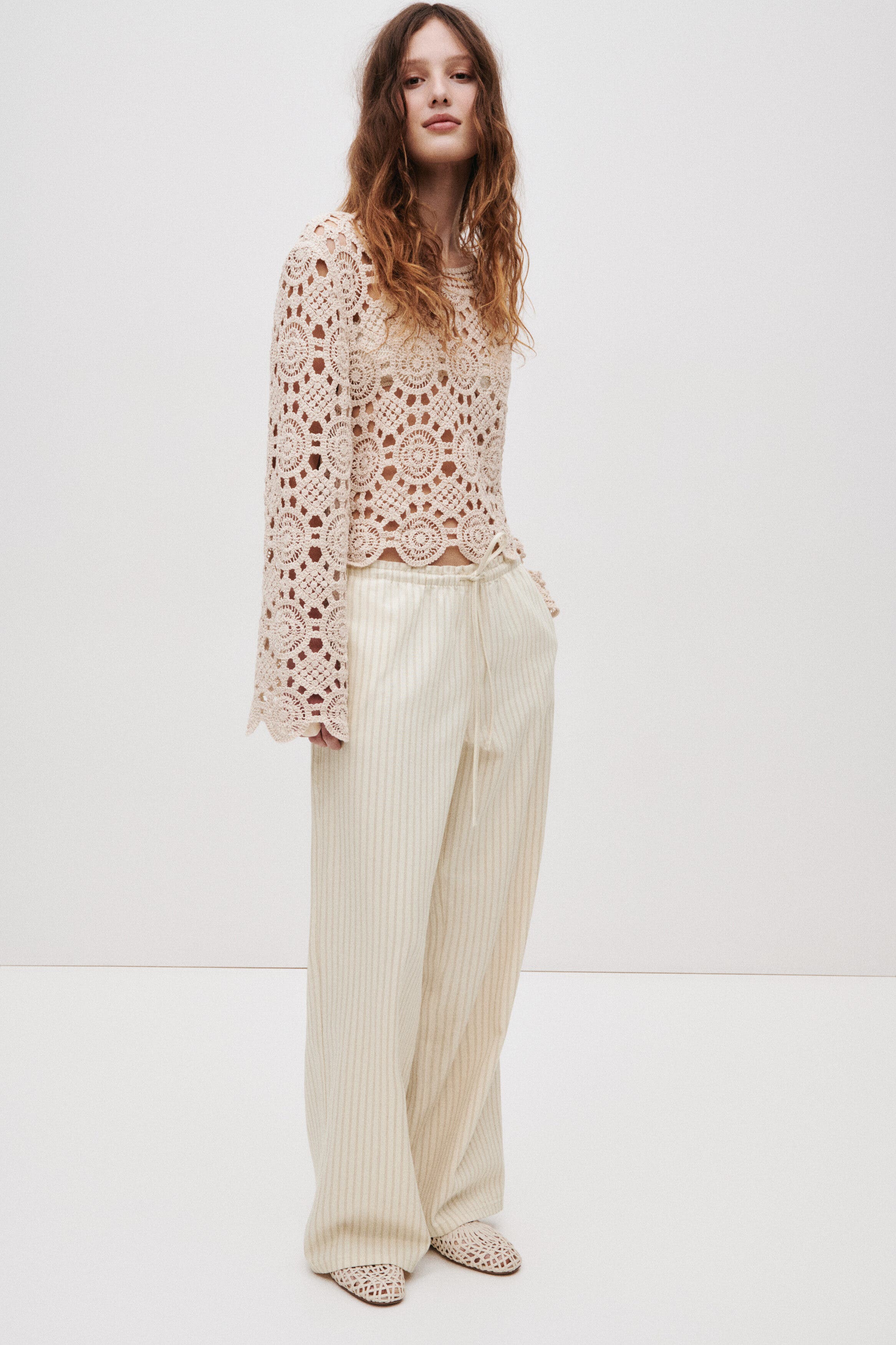 Light beige/striped