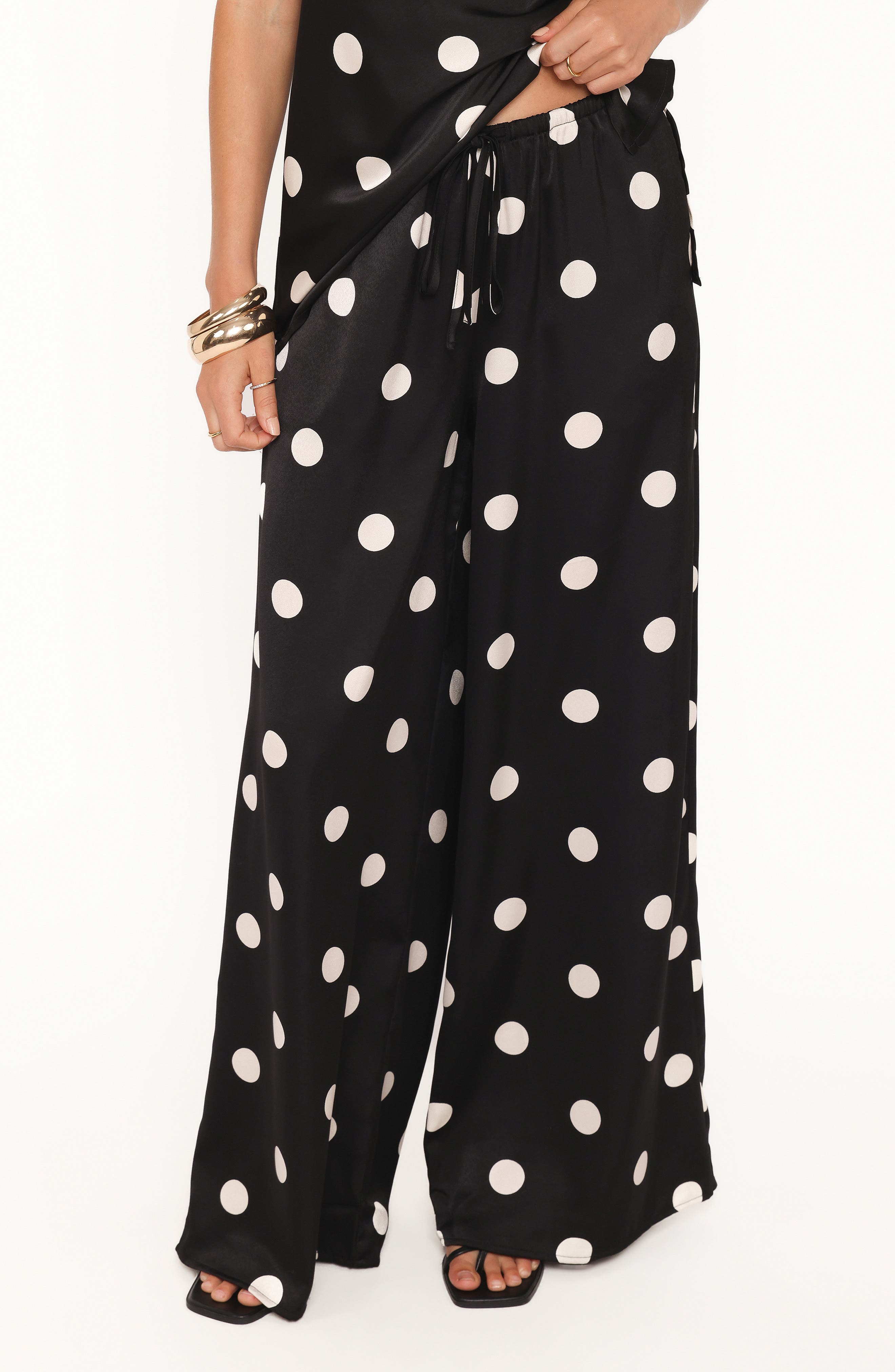 selected BLACK/ CREAM