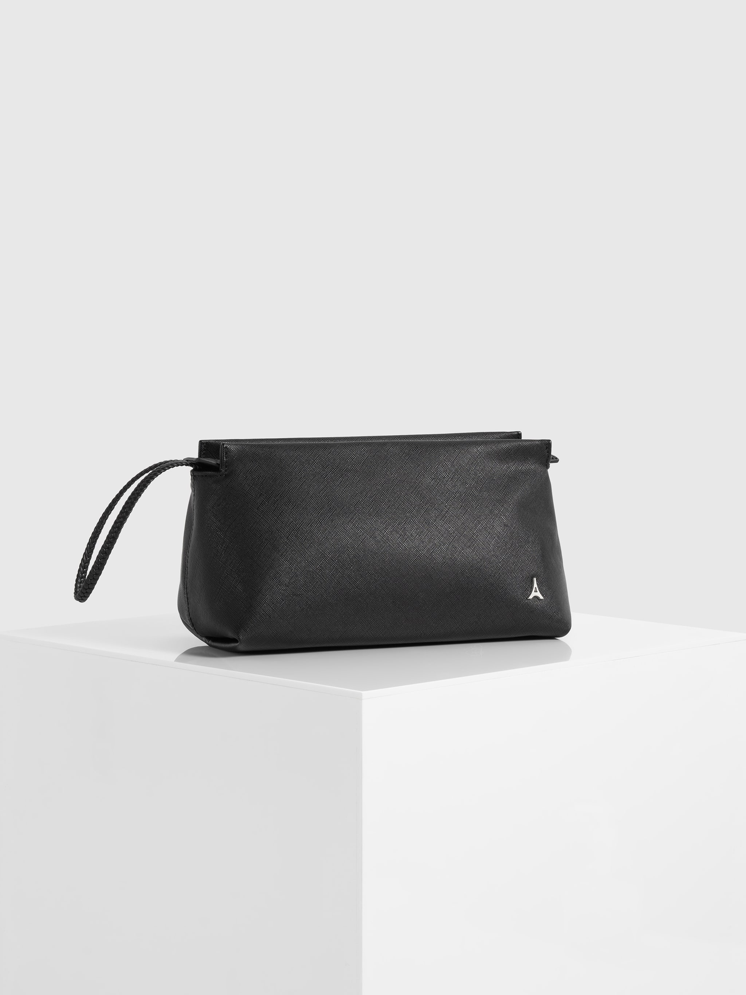 Manière De Voir Jessy Textured Leather Washbag, Alternate, color, Black