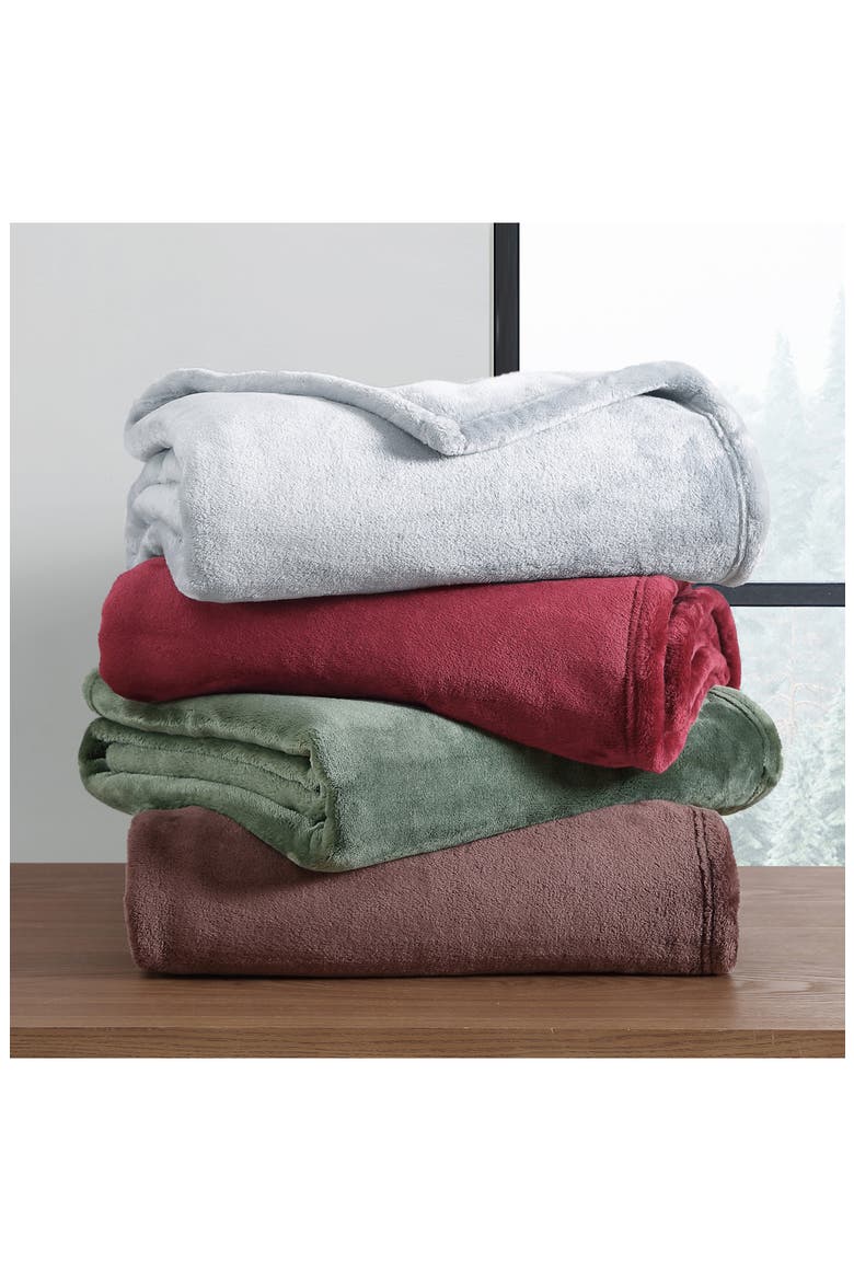 Ultra Lux Plush Solid Throw Blanket, Alternate, color, DARK GREEN