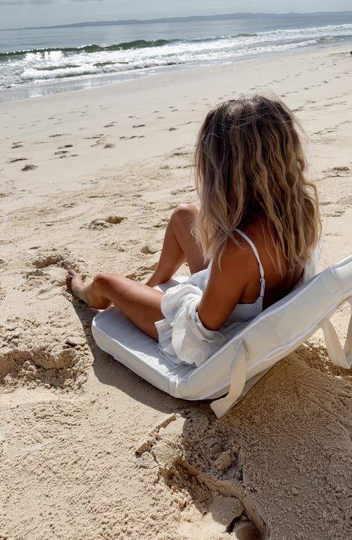 Sunnylife Take Anywhere Folding Chair In Casa Cream