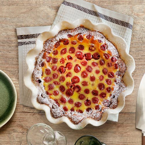 Emile Henry Hr Ceramic 10-inch Ruffled Pie Dish In Clay