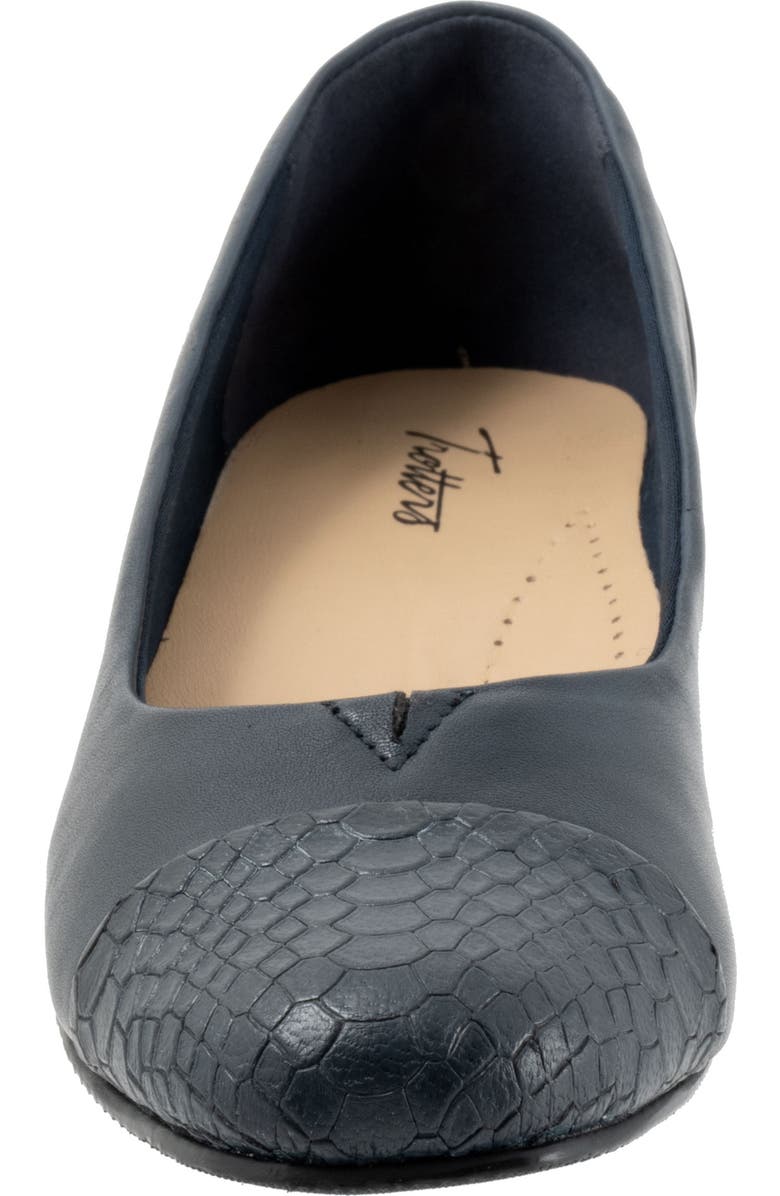Trotters Daisy Cap Toe Dress Pump, Alternate, color, Navy Snake