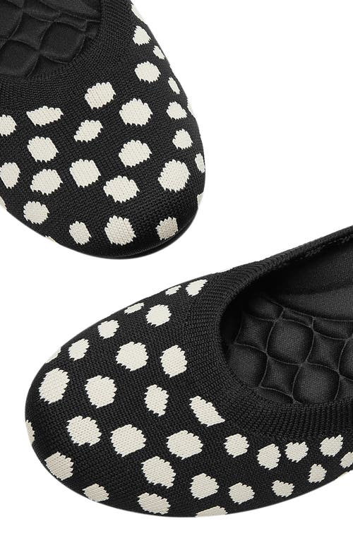 Vivaia Round-toe Flats In Black