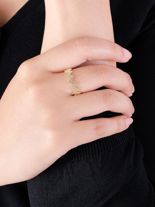 Devata Ribbed Zig Zag Ring In Gold